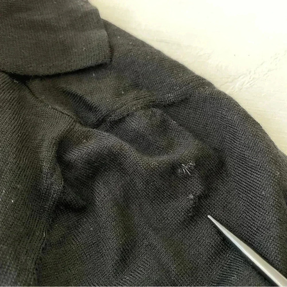 Vintage Carolina Herrera Ruffle Chest Sweater Size S - Picture 9 of 9